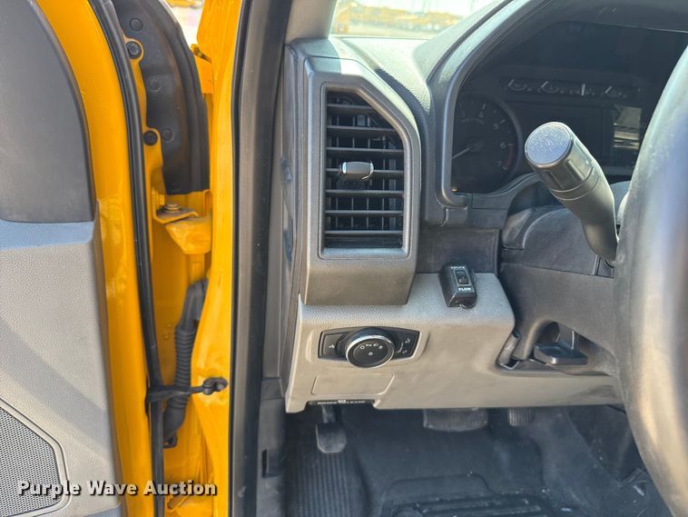 image for item GH9352 2018 Ford F350 Super Duty XL utility bed pickup truck