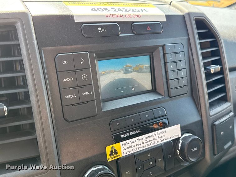 image for item GH9352 2018 Ford F350 Super Duty XL utility bed pickup truck