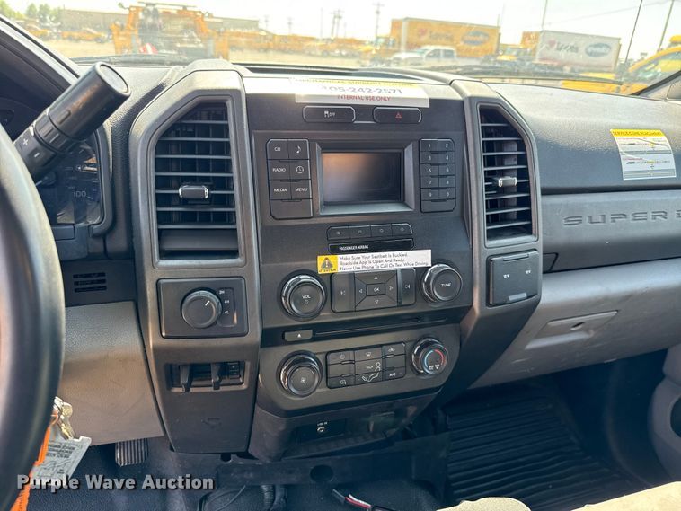 image for item GH9352 2018 Ford F350 Super Duty XL utility bed pickup truck