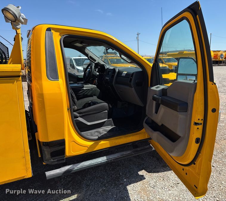 image for item GH9352 2018 Ford F350 Super Duty XL utility bed pickup truck