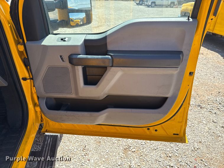 image for item GH9352 2018 Ford F350 Super Duty XL utility bed pickup truck