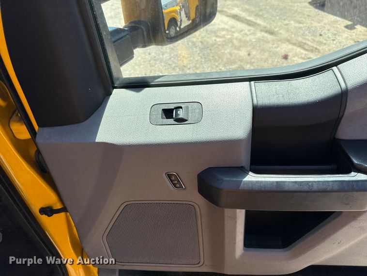 image for item GH9352 2018 Ford F350 Super Duty XL utility bed pickup truck