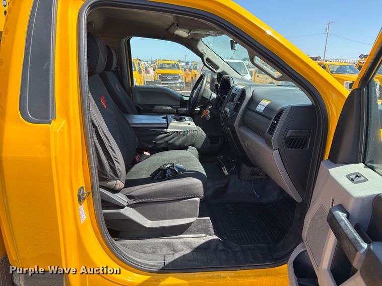 image for item GH9352 2018 Ford F350 Super Duty XL utility bed pickup truck