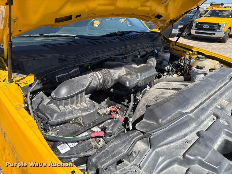 image for item GH9352 2018 Ford F350 Super Duty XL utility bed pickup truck