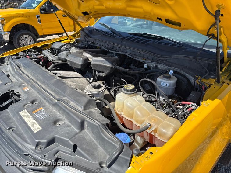 image for item GH9352 2018 Ford F350 Super Duty XL utility bed pickup truck