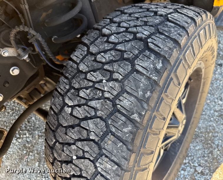 image for item GH9352 2018 Ford F350 Super Duty XL utility bed pickup truck