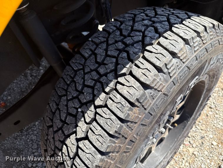 image for item GH9352 2018 Ford F350 Super Duty XL utility bed pickup truck