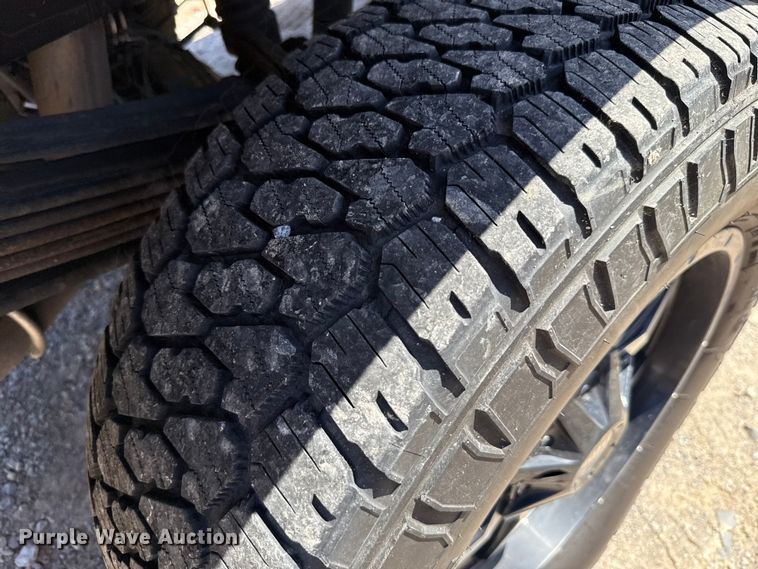 image for item GH9352 2018 Ford F350 Super Duty XL utility bed pickup truck