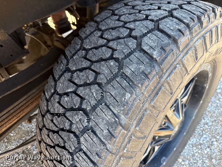 image for item GH9352 2018 Ford F350 Super Duty XL utility bed pickup truck