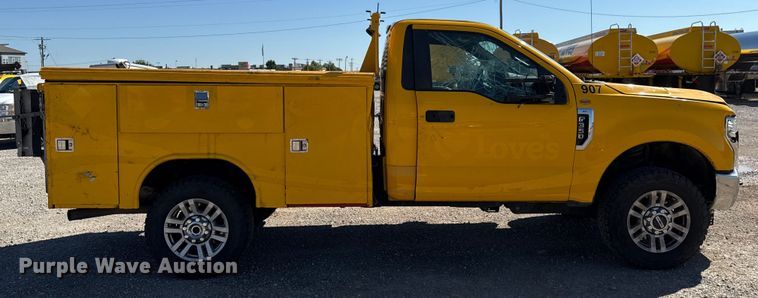 image for item GH9353 2019 Ford F350 Super Duty XL utility bed pickup truck