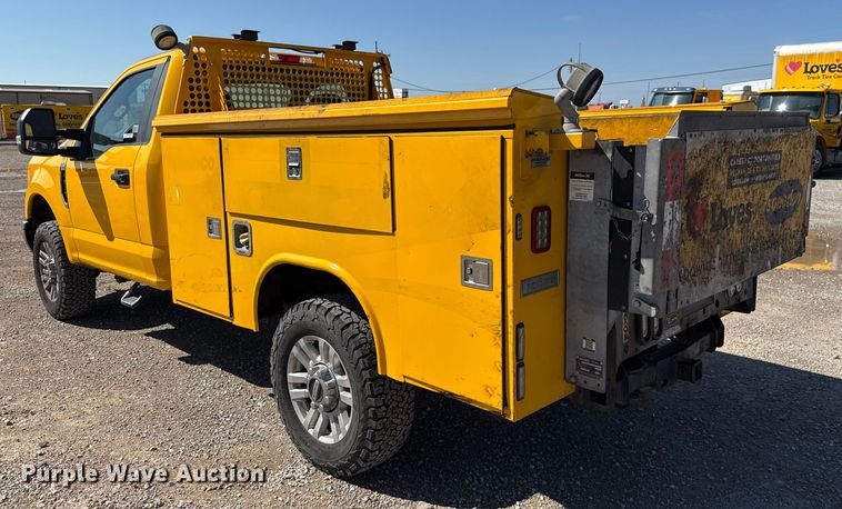 image for item GH9353 2019 Ford F350 Super Duty XL utility bed pickup truck