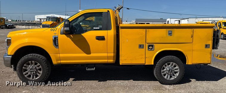 image for item GH9353 2019 Ford F350 Super Duty XL utility bed pickup truck