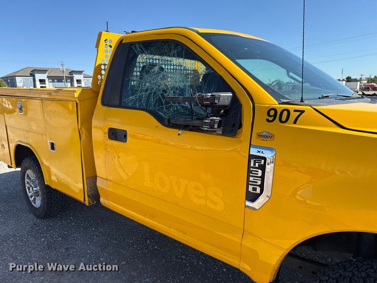 image for item GH9353 2019 Ford F350 Super Duty XL utility bed pickup truck