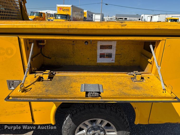 image for item GH9353 2019 Ford F350 Super Duty XL utility bed pickup truck