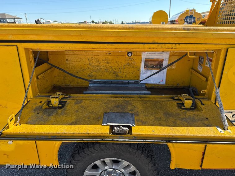 image for item GH9353 2019 Ford F350 Super Duty XL utility bed pickup truck