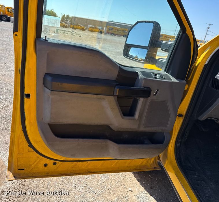 image for item GH9353 2019 Ford F350 Super Duty XL utility bed pickup truck