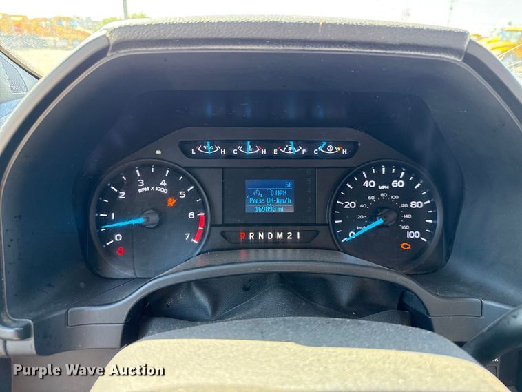 image for item GH9353 2019 Ford F350 Super Duty XL utility bed pickup truck