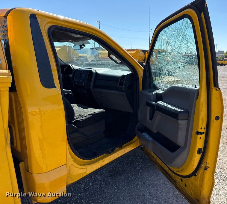 image for item GH9353 2019 Ford F350 Super Duty XL utility bed pickup truck