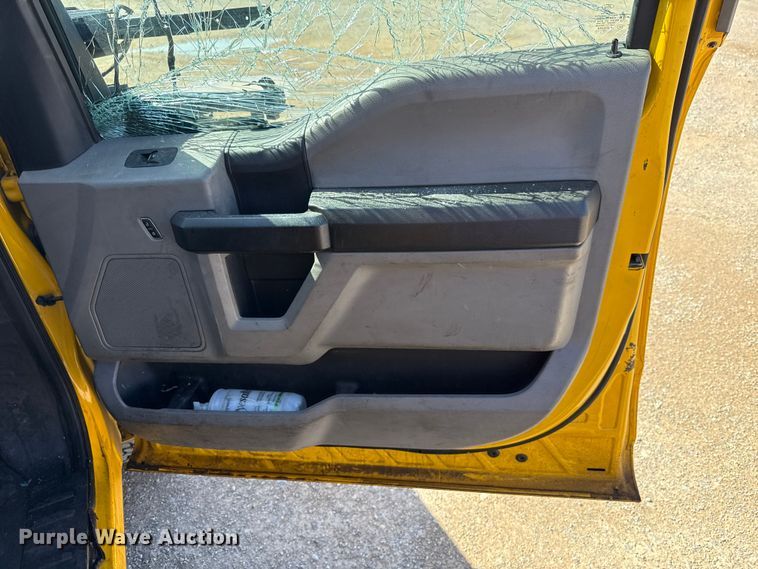 image for item GH9353 2019 Ford F350 Super Duty XL utility bed pickup truck