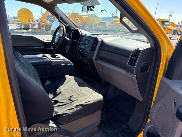 image for item GH9353 2019 Ford F350 Super Duty XL utility bed pickup truck