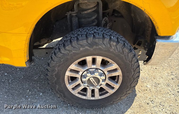 image for item GH9353 2019 Ford F350 Super Duty XL utility bed pickup truck