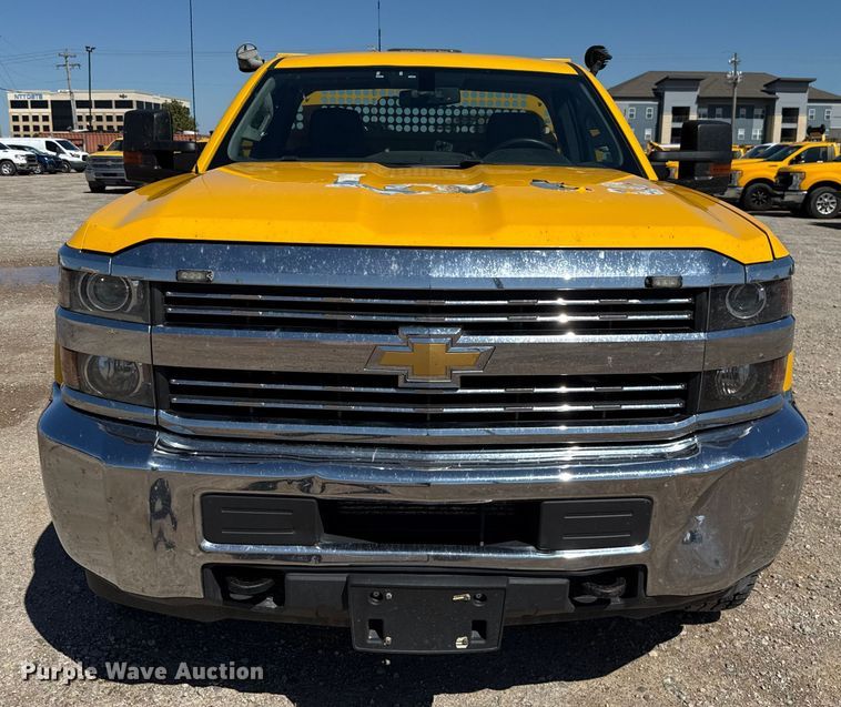 image for item GH9354 2018 Chevrolet Silverado 3500HD utility bed pickup truck