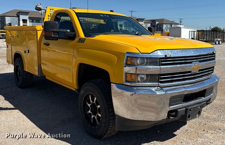 image for item GH9354 2018 Chevrolet Silverado 3500HD utility bed pickup truck