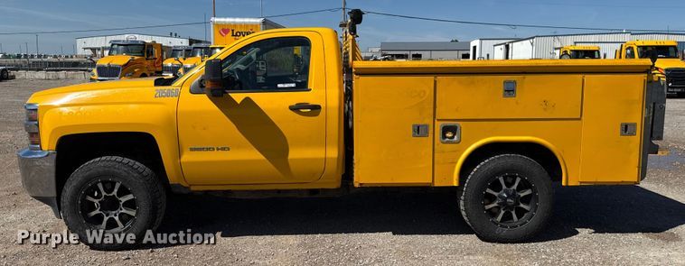 image for item GH9354 2018 Chevrolet Silverado 3500HD utility bed pickup truck