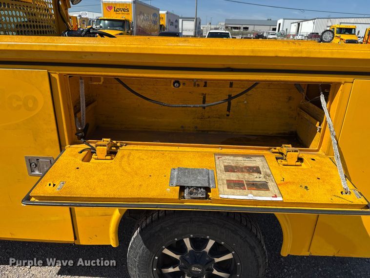 image for item GH9354 2018 Chevrolet Silverado 3500HD utility bed pickup truck