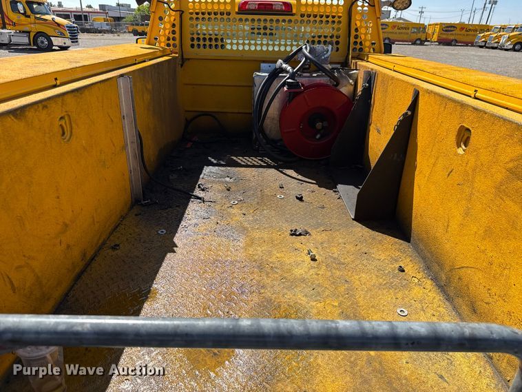 image for item GH9354 2018 Chevrolet Silverado 3500HD utility bed pickup truck