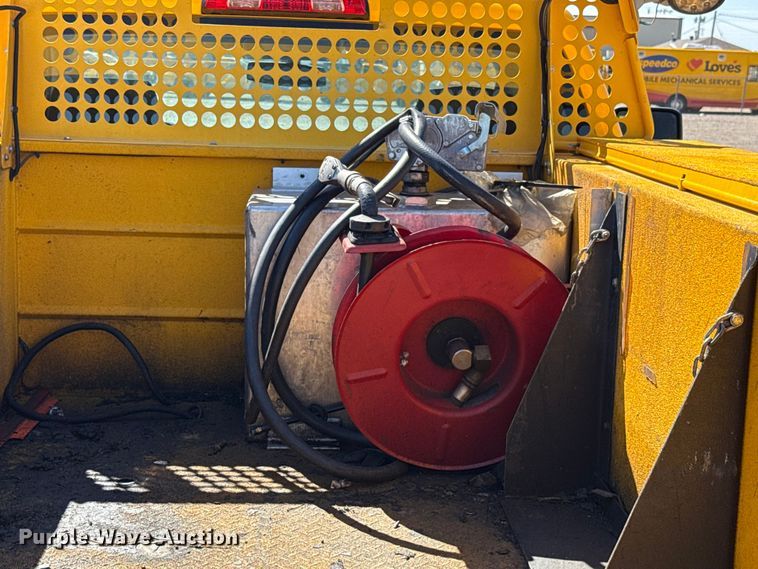 image for item GH9354 2018 Chevrolet Silverado 3500HD utility bed pickup truck