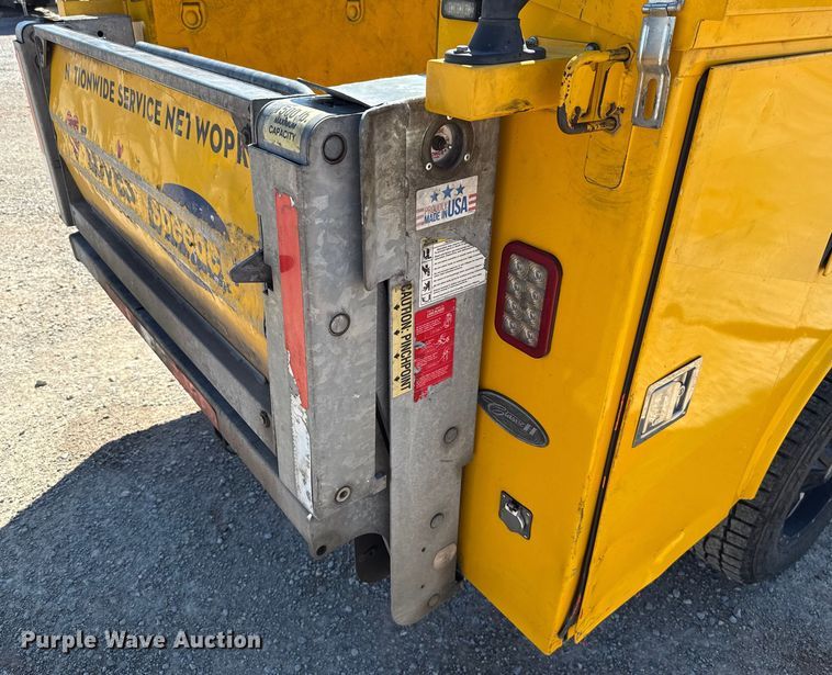 image for item GH9354 2018 Chevrolet Silverado 3500HD utility bed pickup truck