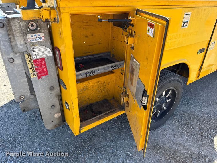 image for item GH9354 2018 Chevrolet Silverado 3500HD utility bed pickup truck