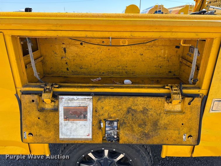 image for item GH9354 2018 Chevrolet Silverado 3500HD utility bed pickup truck