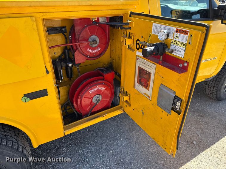 image for item GH9354 2018 Chevrolet Silverado 3500HD utility bed pickup truck