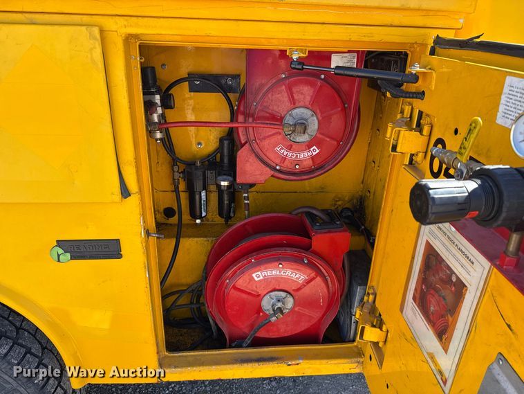 image for item GH9354 2018 Chevrolet Silverado 3500HD utility bed pickup truck