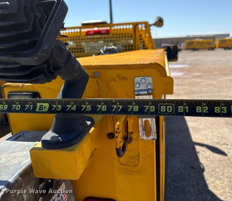 image for item GH9354 2018 Chevrolet Silverado 3500HD utility bed pickup truck