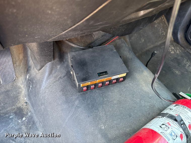 image for item GH9354 2018 Chevrolet Silverado 3500HD utility bed pickup truck