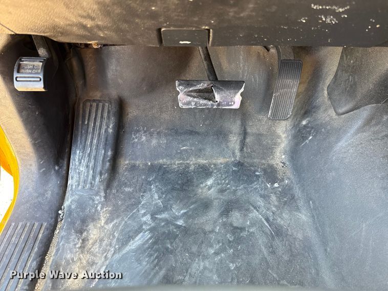 image for item GH9354 2018 Chevrolet Silverado 3500HD utility bed pickup truck