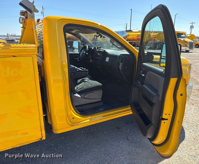 image for item GH9354 2018 Chevrolet Silverado 3500HD utility bed pickup truck