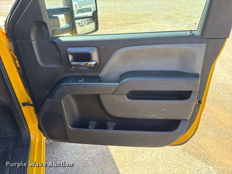 image for item GH9354 2018 Chevrolet Silverado 3500HD utility bed pickup truck
