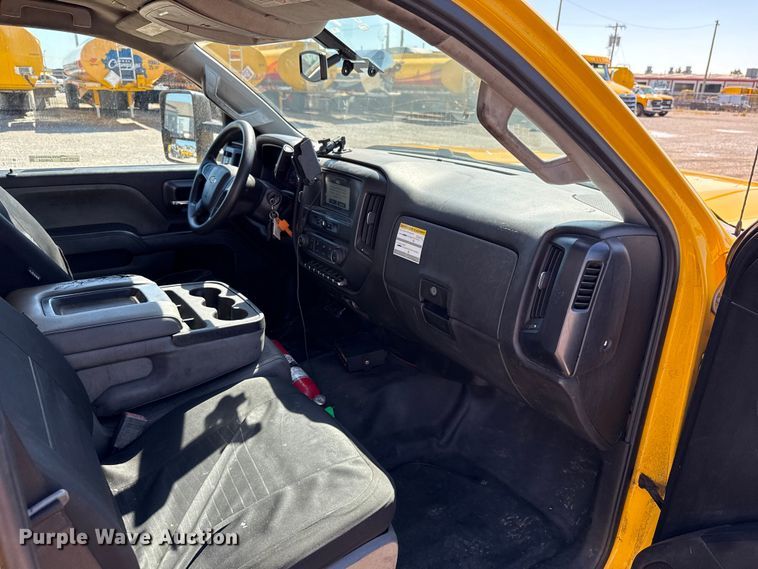 image for item GH9354 2018 Chevrolet Silverado 3500HD utility bed pickup truck