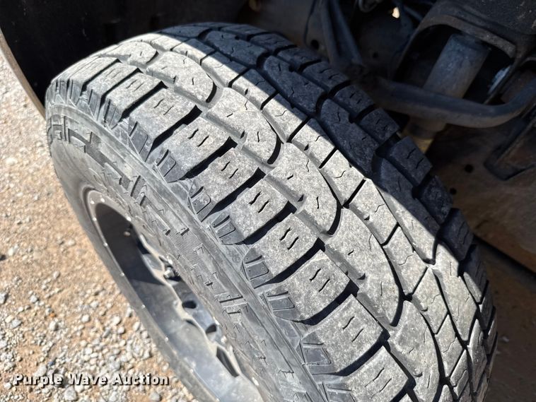 image for item GH9354 2018 Chevrolet Silverado 3500HD utility bed pickup truck