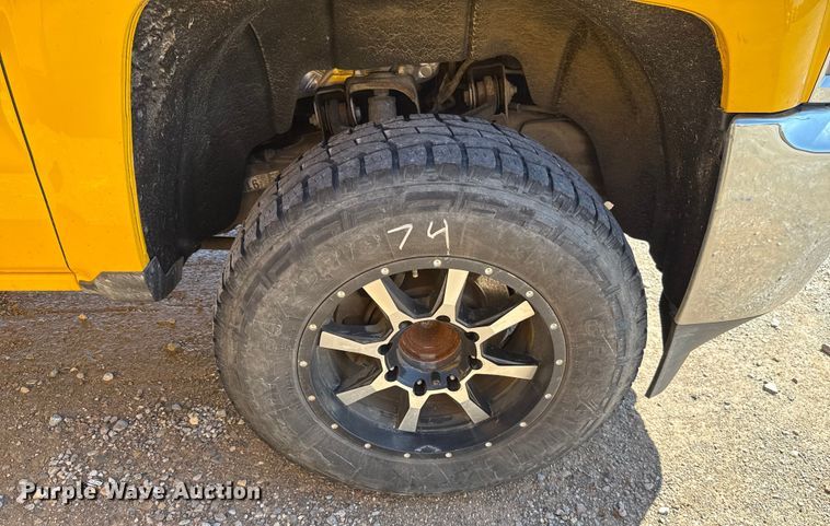 image for item GH9354 2018 Chevrolet Silverado 3500HD utility bed pickup truck