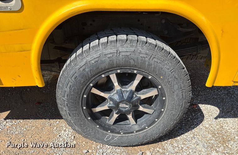 image for item GH9354 2018 Chevrolet Silverado 3500HD utility bed pickup truck