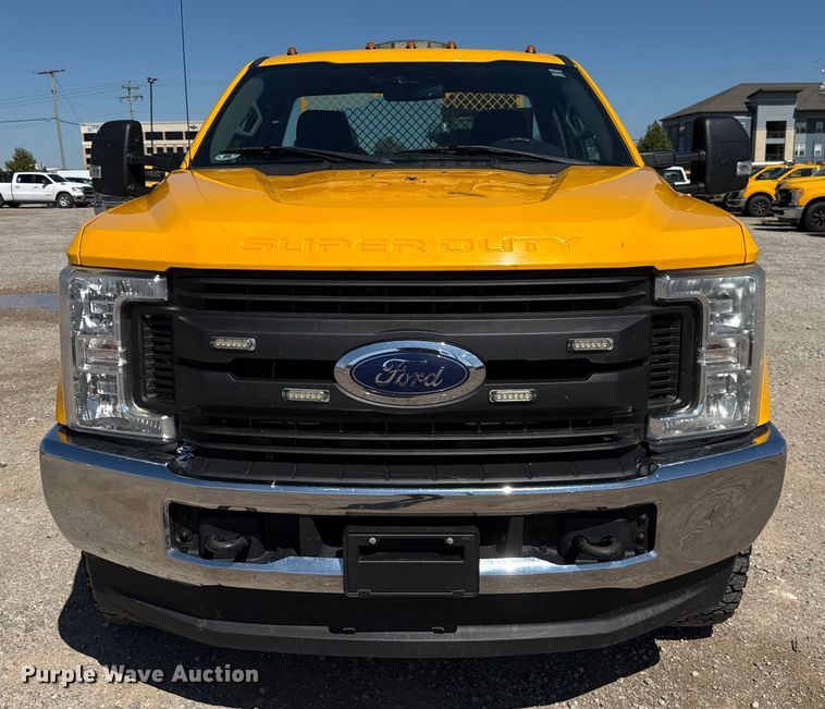 image for item GH9355 2019 Ford F350 Super Duty XL utility bed pickup truck