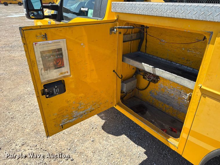 image for item GH9355 2019 Ford F350 Super Duty XL utility bed pickup truck