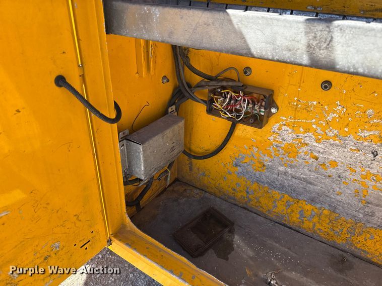 image for item GH9355 2019 Ford F350 Super Duty XL utility bed pickup truck