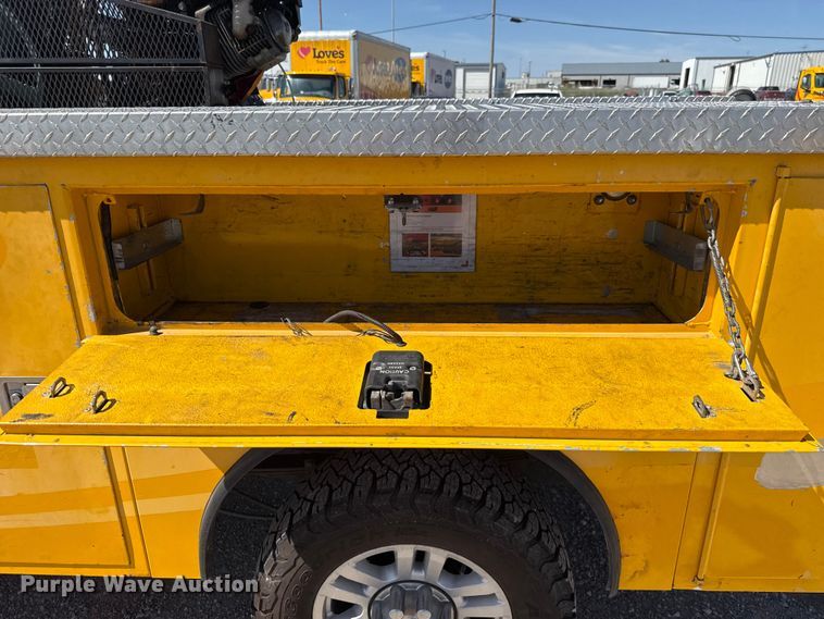 image for item GH9355 2019 Ford F350 Super Duty XL utility bed pickup truck