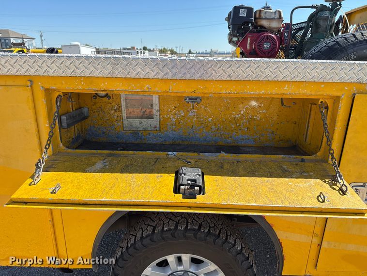 image for item GH9355 2019 Ford F350 Super Duty XL utility bed pickup truck